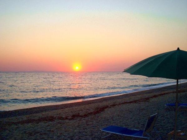 Dionisos Hotel Митикас Экстерьер фото