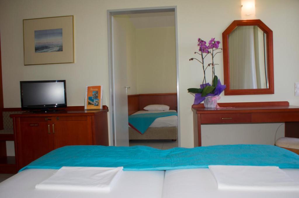 Dionisos Hotel Митикас Экстерьер фото